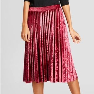 Velvet pleated midi skirt